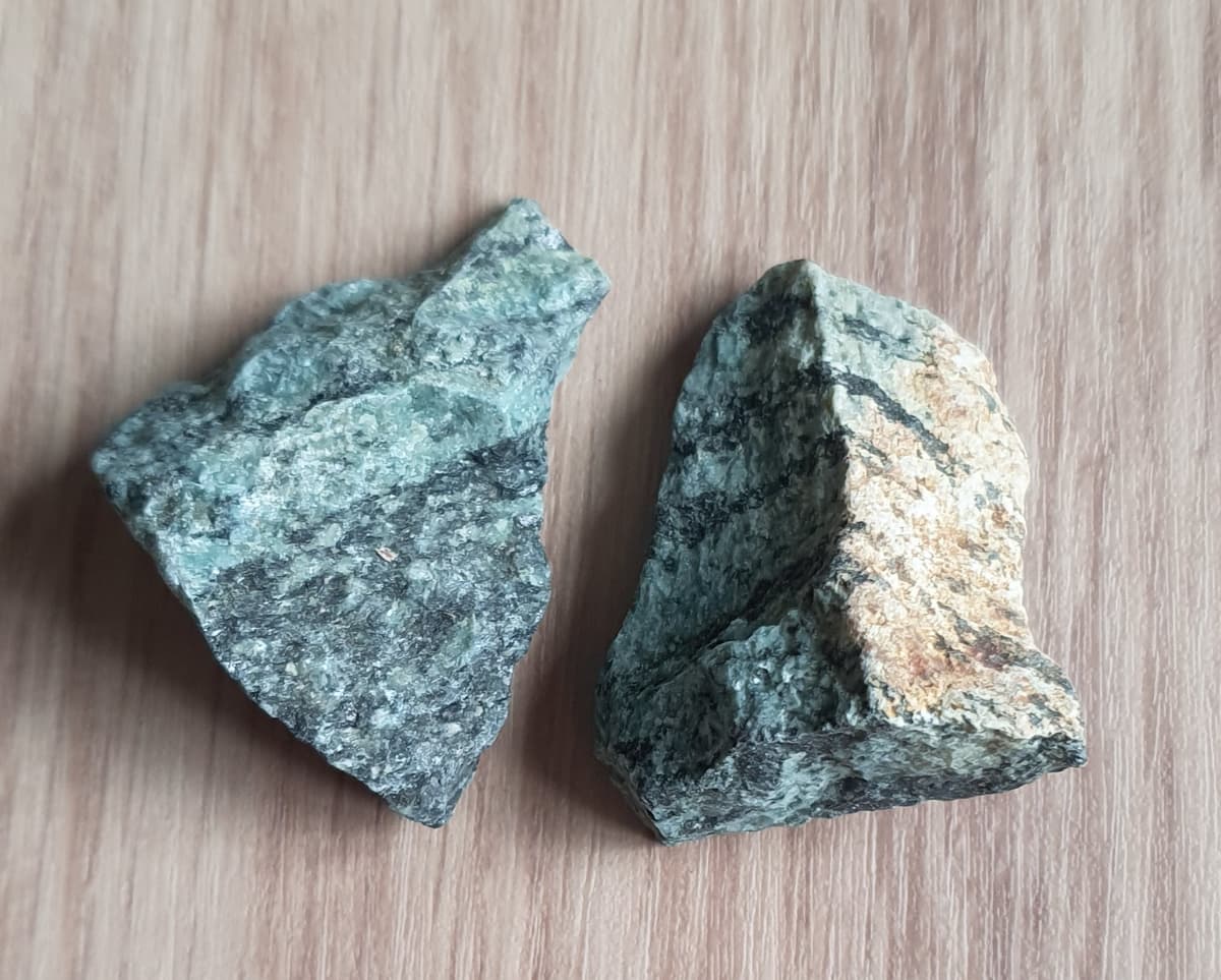 Green Quartzite Rough Medium
