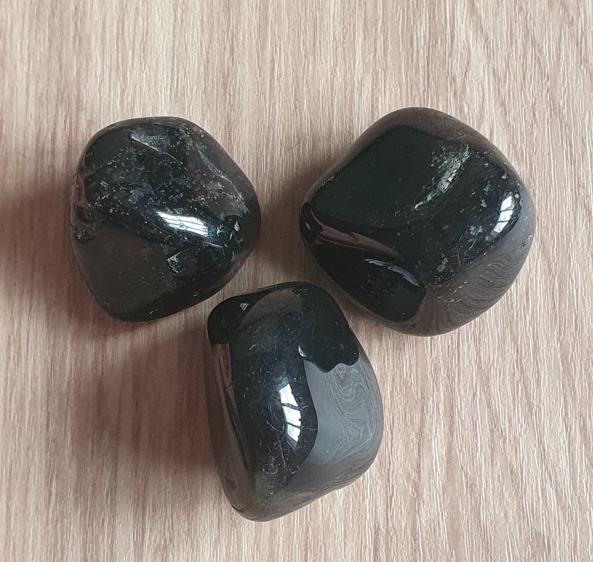 Black Onyx Medium Tumble Stone
